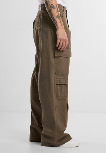 Брюки с накладными карманами