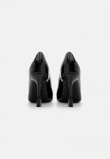 Туфли на высоком каблуке