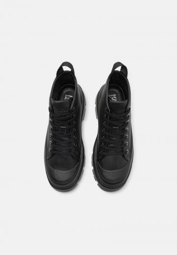 Ботинки на шнуровке