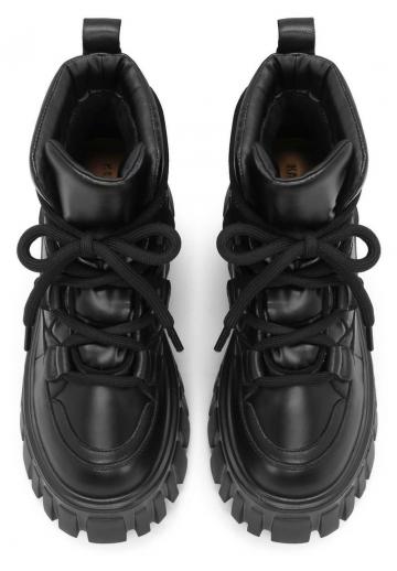 Ботинки на шнуровке