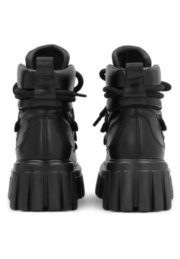 Ботинки на шнуровке
