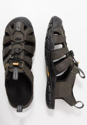 Спортивные сандалии