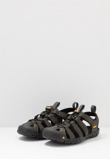 Спортивные сандалии