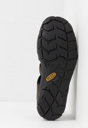 Спортивные сандалии