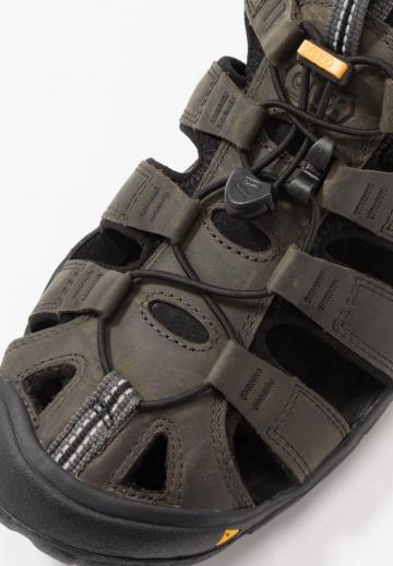 Спортивные сандалии