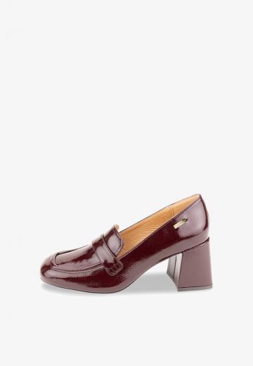 Туфли с высоким носом