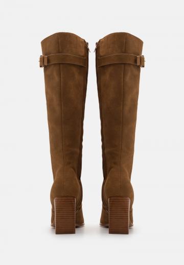 Высокие сапоги