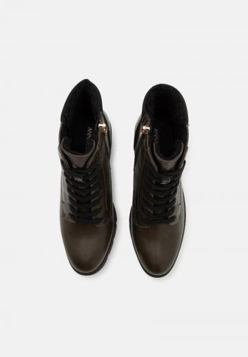 Сапожки на танкетке