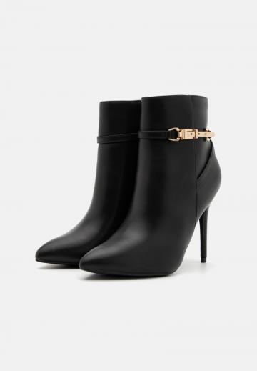 Полусапожки на высоком каблуке