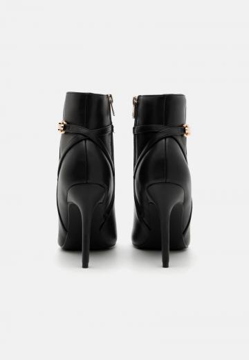 Полусапожки на высоком каблуке