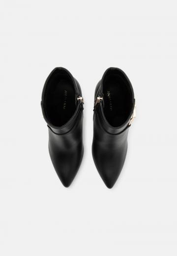 Полусапожки на высоком каблуке