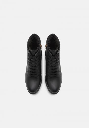 Сапожки на танкетке