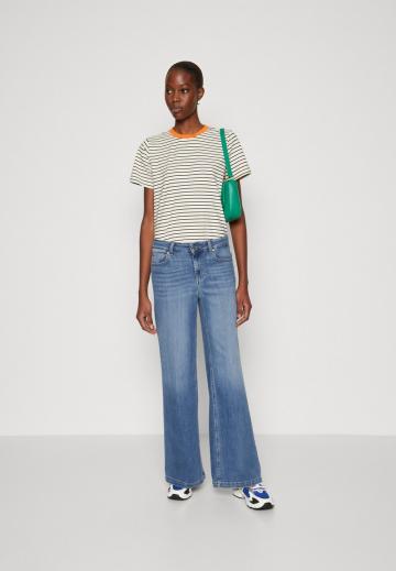 Клешеные джинсы