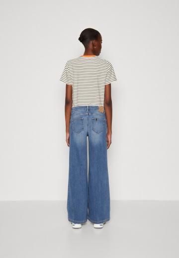 Клешеные джинсы