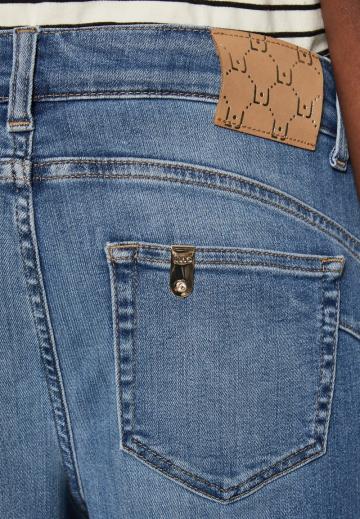 Клешеные джинсы