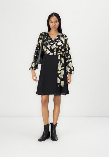 Короткое платье