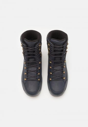 Походные ботинки