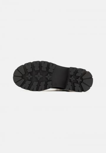 Ботинки на шнуровке