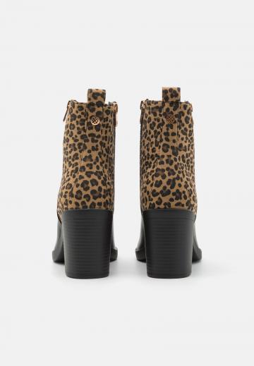 Полусапожки на высоком каблуке