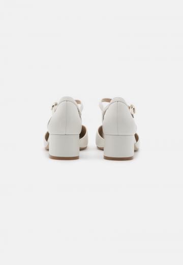 Туфли с ремешком