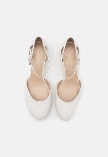 Туфли с ремешком