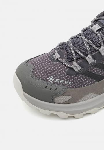 Походные кроссовки