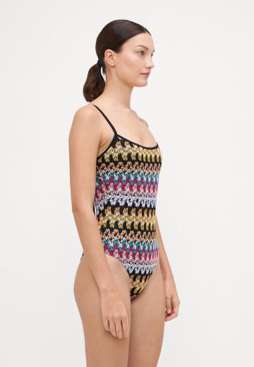 Слитный купальник