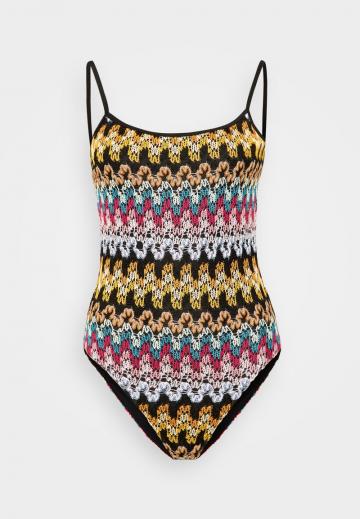 Слитный купальник