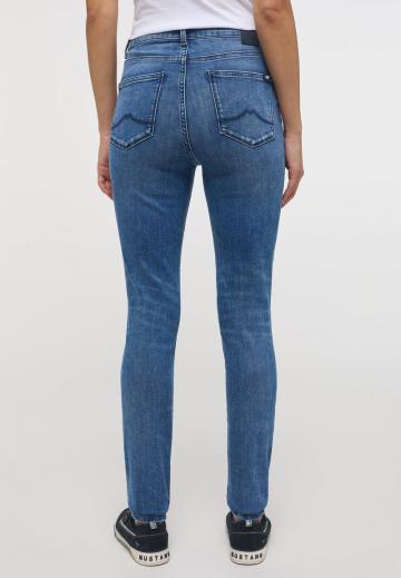 Узкие джинсы