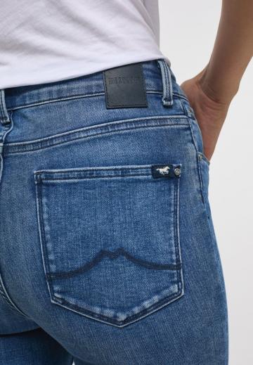 Узкие джинсы