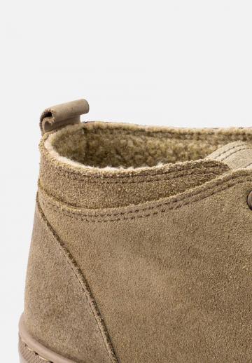 Ботинки на шнуровке