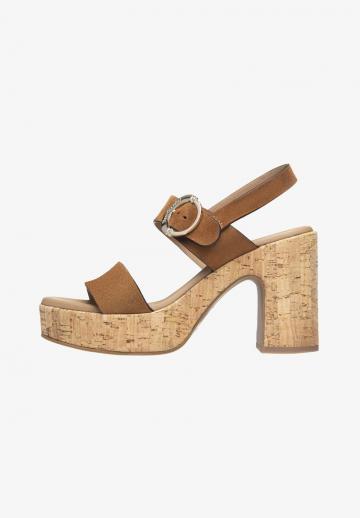 Босоножки на платформе