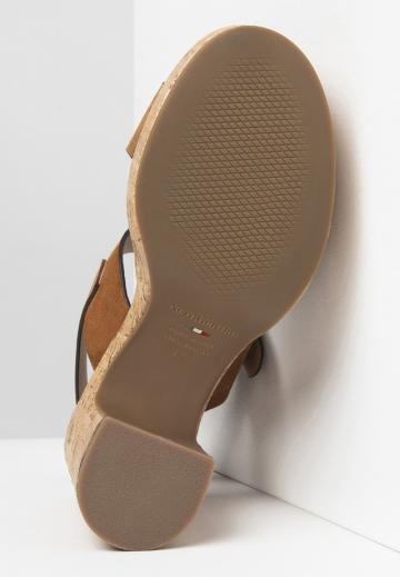 Босоножки на платформе