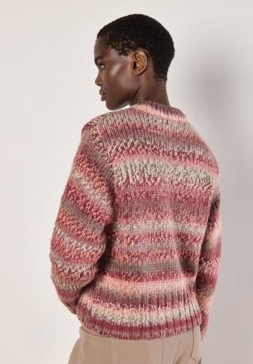 Пуловер в полоску