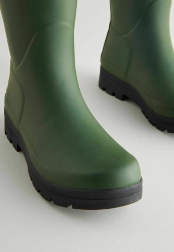 Резиновые сапоги