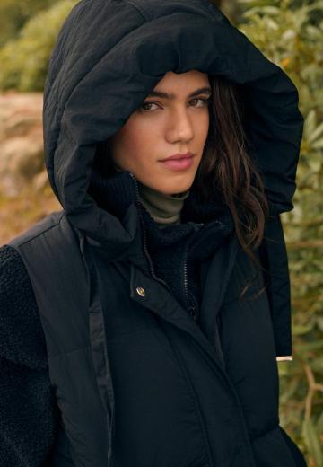 Длинный жилет