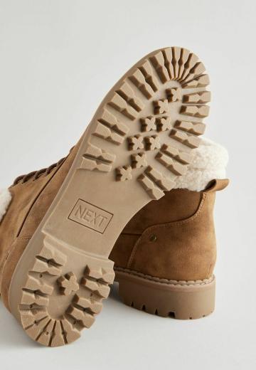 Ботинки на шнуровке