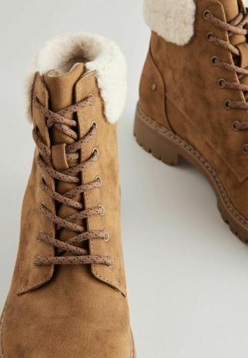 Ботинки на шнуровке