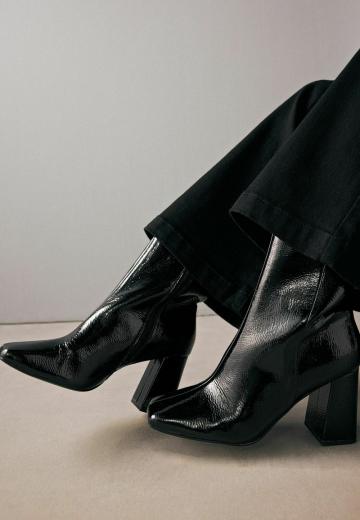 Полусапожки на высоком каблуке