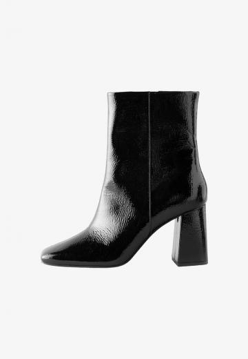 Полусапожки на высоком каблуке