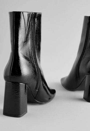 Полусапожки на высоком каблуке