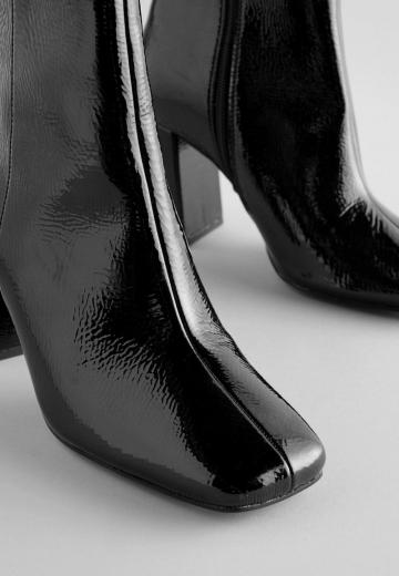 Полусапожки на высоком каблуке