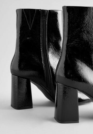 Полусапожки на высоком каблуке