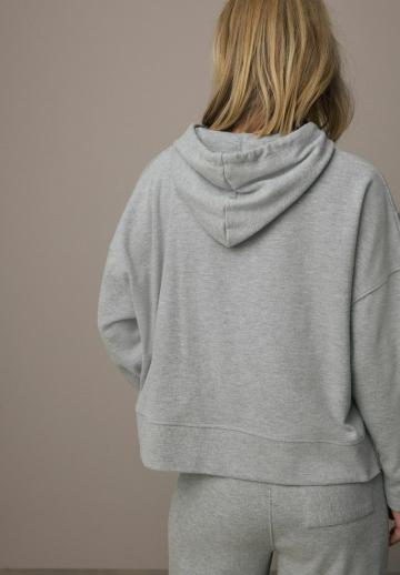 Пуловер с капюшоном