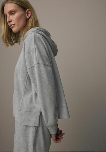 Пуловер с капюшоном