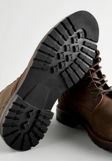 Ботинки на шнуровке