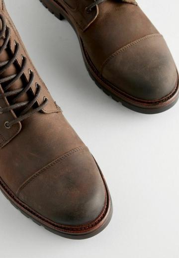 Ботинки на шнуровке