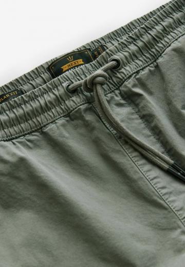 Брюки с накладными карманами