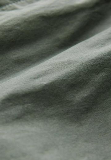 Брюки с накладными карманами