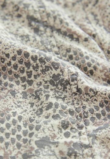 Брюки с накладными карманами